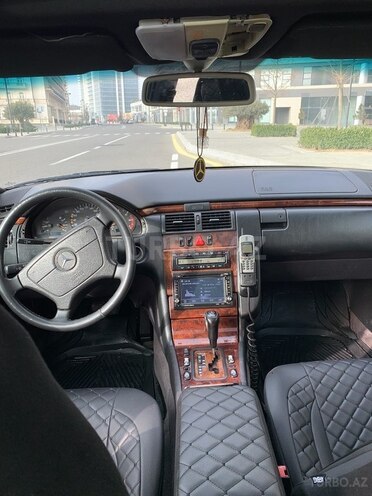 Mercedes E 220 1999, 444,000 km - 2.2 l - Bakı