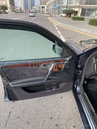 Mercedes E 220 1999, 444,000 km - 2.2 l - Bakı