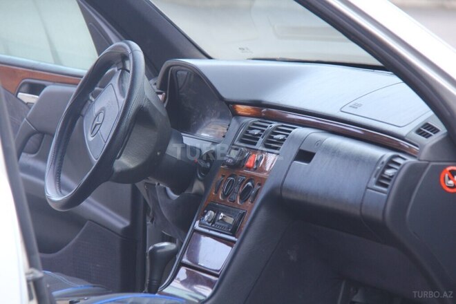 Mercedes E 300 1996, 35,000 km - 3.0 l - Gəncə
