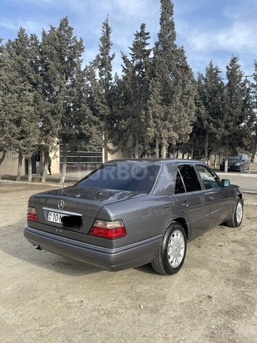 Mercedes E 220 1995, 375,000 km - 2.2 л - Bakı