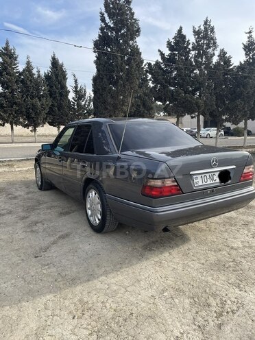 Mercedes E 220 1995, 375,000 km - 2.2 л - Bakı