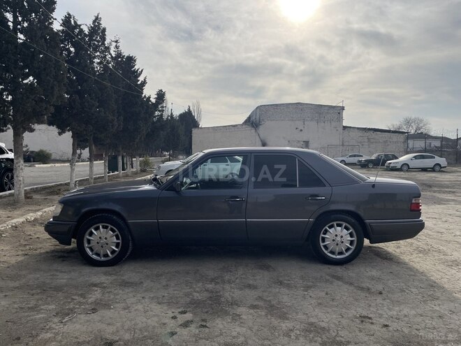 Mercedes E 220 1995, 375,000 km - 2.2 л - Bakı