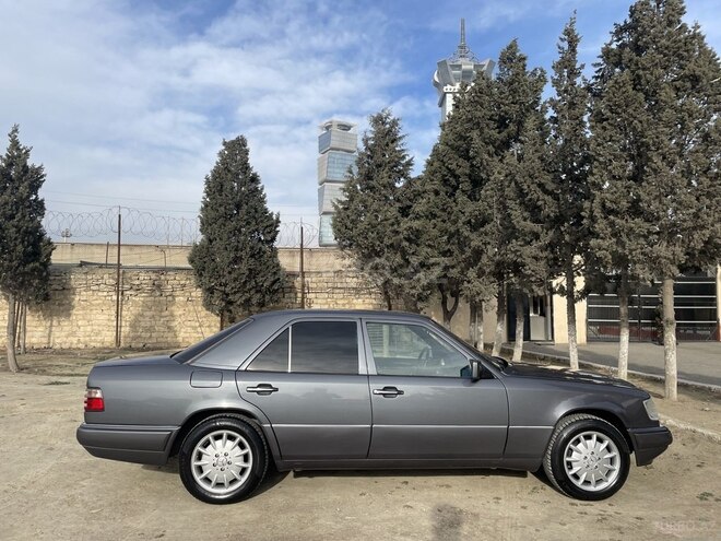 Mercedes E 220 1995, 375,000 km - 2.2 л - Bakı