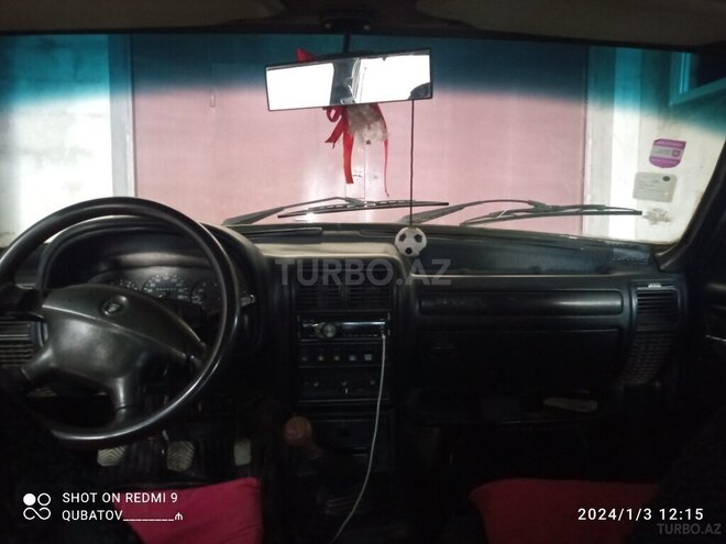 GAZ 31105 2004, 310,000 km - 2.4 l - Quba