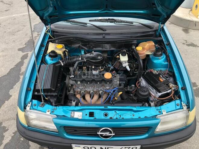 Opel Astra 1994, 400,000 km - 1.6 l - Bakı