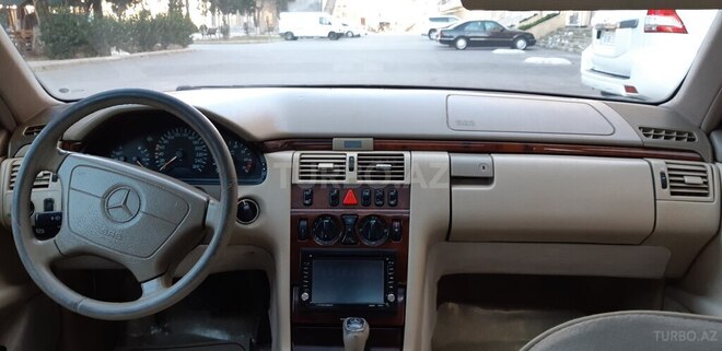 Mercedes E 240 1997, 160,000 km - 2.4 l - Gəncə