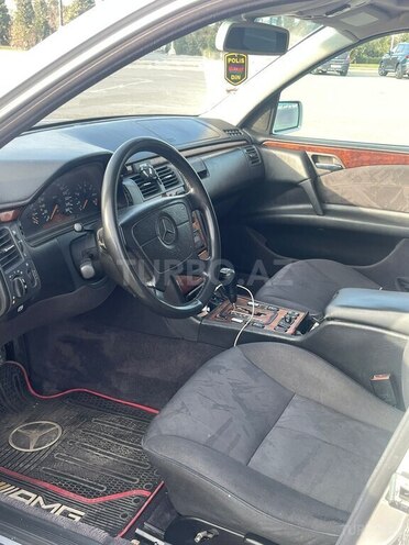 Mercedes E 280 1999, 260,000 km - 2.8 l - Xırdalan