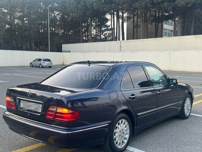Mercedes E 240 2000, 270,000 km - 2.4 л - Sumqayıt