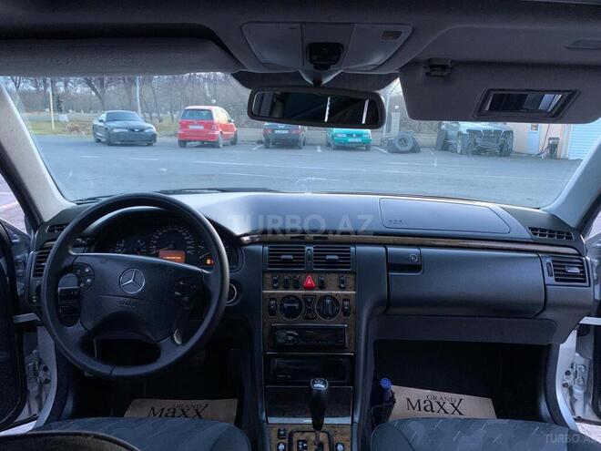 Mercedes E 220 1999, 230,000 km - 2.2 l - Zaqatala