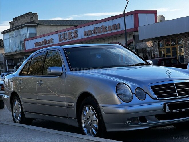 Mercedes E 200 2000, 130,000 km - 2.0 l - Xudat