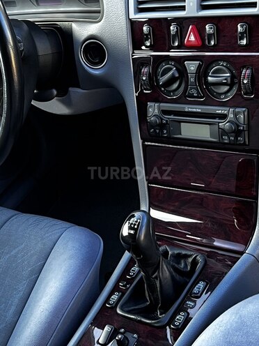Mercedes E 200 2000, 130,000 km - 2.0 l - Xudat