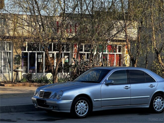 Mercedes E 200 2000, 130,000 km - 2.0 l - Xudat