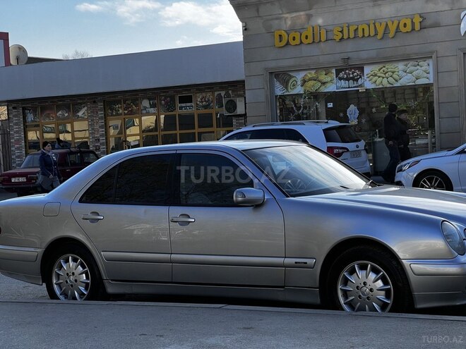 Mercedes E 200 2000, 130,000 km - 2.0 l - Xudat
