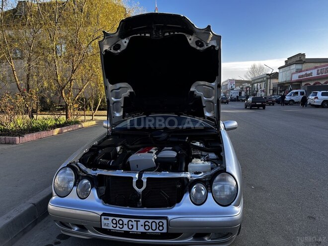 Mercedes E 200 2000, 130,000 km - 2.0 l - Xudat