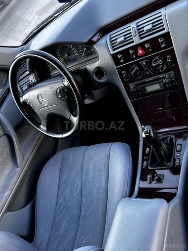 Mercedes E 200 2000, 130,000 km - 2.0 l - Xudat