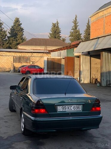 Mercedes C 220 1998, 563,236 km - 2.2 l - Zaqatala