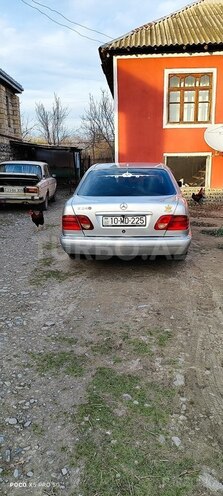 Mercedes E 240 1999, 24,500 km - 2.6 l - Göyçay