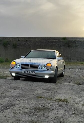 Mercedes E 240 1999, 24,500 km - 2.6 l - Göyçay