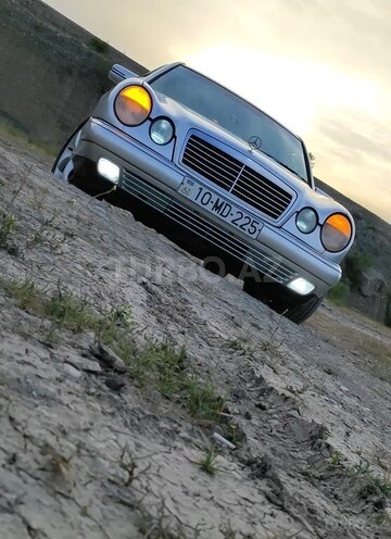 Mercedes E 240 1999, 24,500 km - 2.6 l - Göyçay