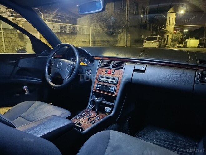 Mercedes E 240 1999, 349,010 km - 2.4 l - Bakı