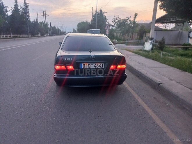 Mercedes E 220 2000, 346,000 km - 2.2 l - Sabirabad