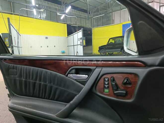 Mercedes E 240 1999, 297,545 km - 2.4 л - Bakı