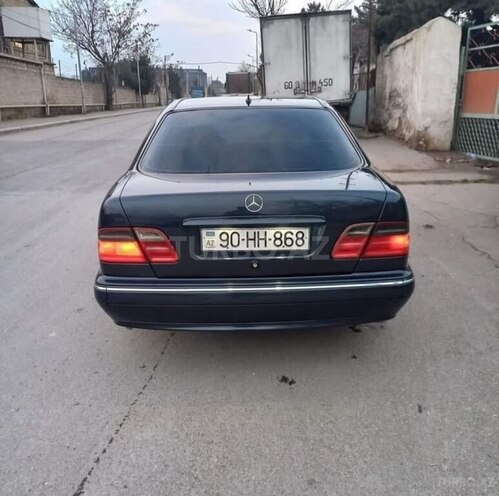 Mercedes E 240 1999, 334,000 km - 2.4 l - Naftalan