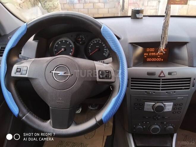 Opel Astra 2005, 250,000 km - 1.4 л - Salyan