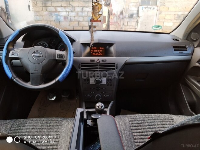 Opel Astra 2005, 250,000 km - 1.4 л - Salyan