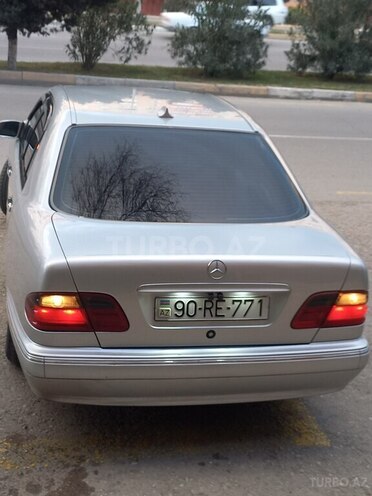 Mercedes E 270 2001, 388,000 km - 2.7 l - Sumqayıt