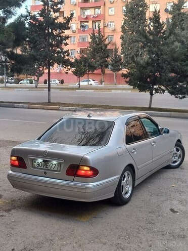 Mercedes E 270 2001, 388,000 km - 2.7 l - Sumqayıt