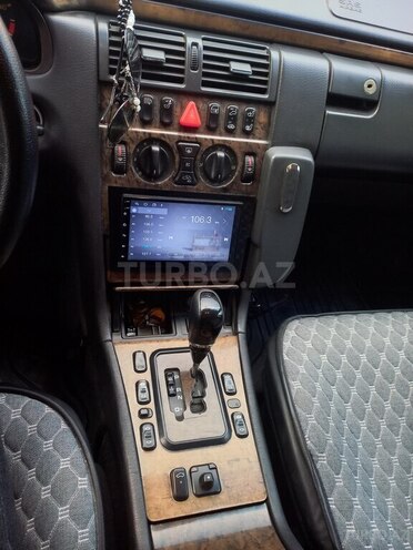 Mercedes E 270 2001, 388,000 km - 2.7 l - Sumqayıt