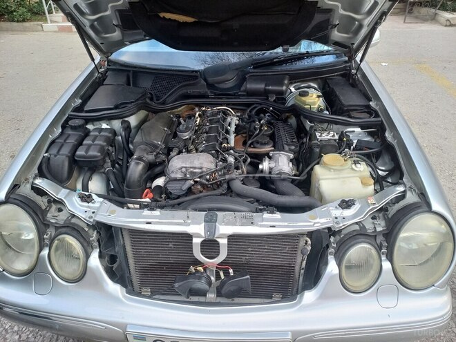Mercedes E 270 2001, 388,000 km - 2.7 l - Sumqayıt