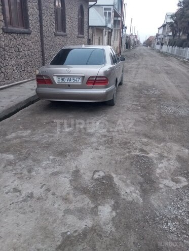 Mercedes E 240 2001, 350,000 km - 2.4 l - Şəmkir