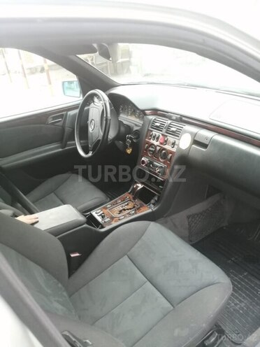 Mercedes E 280 1999, 290,000 km - 2.8 l - Bakı