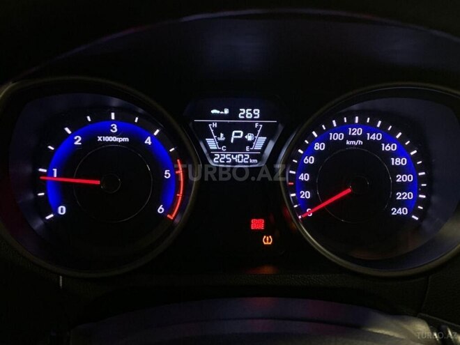 Hyundai Elantra 2015, 225,800 km - 1.6 l - Bakı