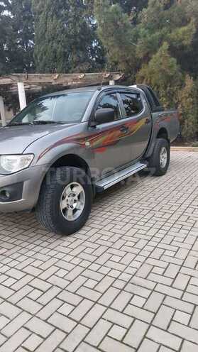 Mitsubishi L200 2015, 490,000 km - 2.5 l - Bakı
