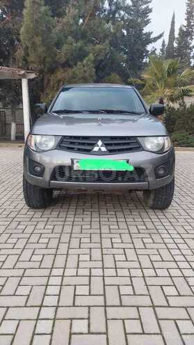 Mitsubishi L200 2015, 490,000 km - 2.5 l - Bakı