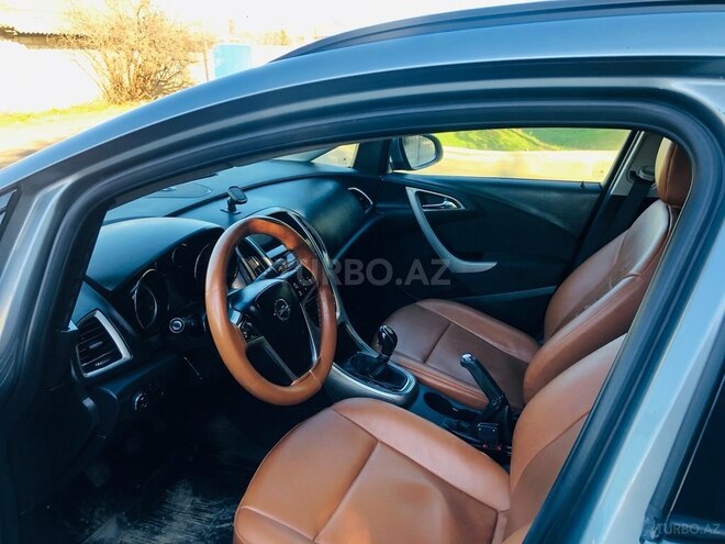 Opel Astra 2011, 390,000 km - 1.3 l - Masallı