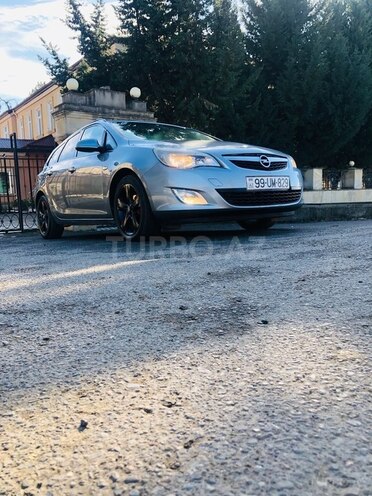 Opel Astra 2011, 390,000 km - 1.3 l - Masallı