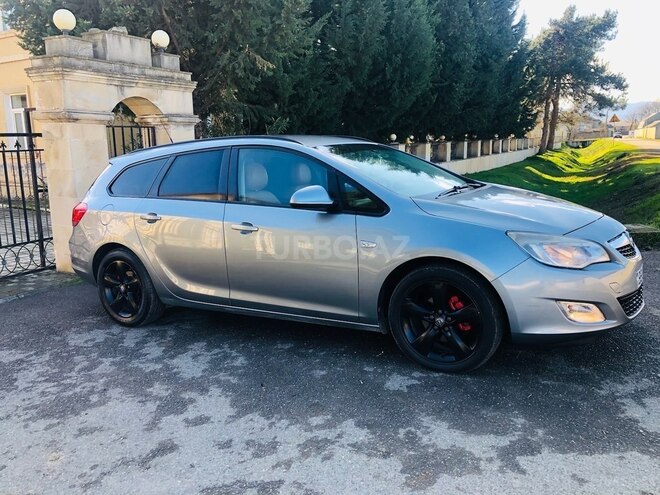 Opel Astra 2011, 390,000 km - 1.3 l - Masallı