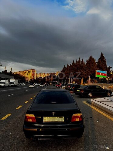 BMW 528 1999, 325,000 km - 2.8 l - Bakı