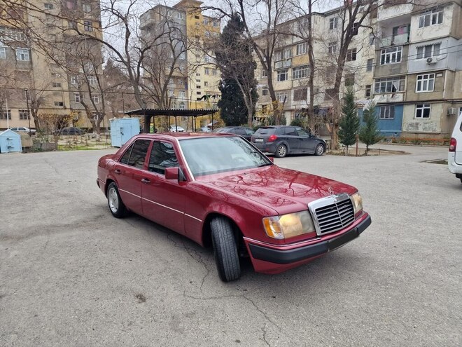 Mercedes E 250 1992, 232,632 km - 2.5 l - Bakı