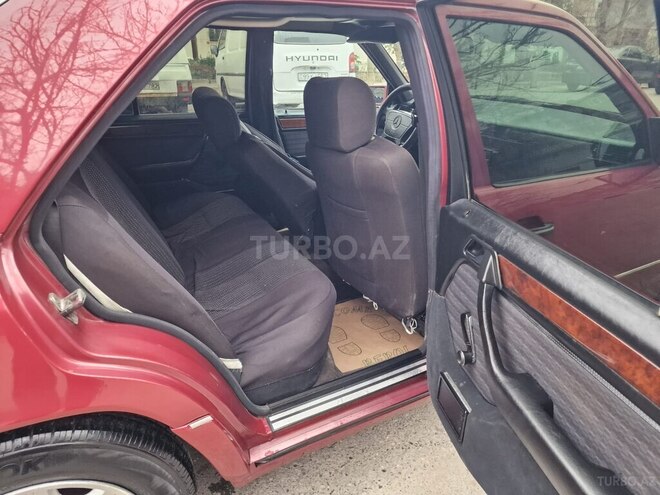 Mercedes E 250 1992, 232,632 km - 2.5 l - Bakı