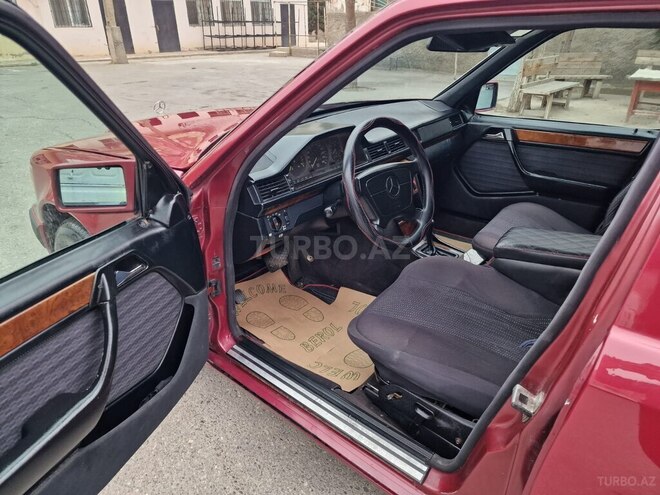 Mercedes E 250 1992, 232,632 km - 2.5 l - Bakı