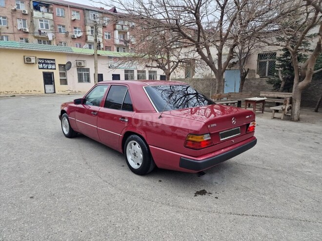 Mercedes E 250 1992, 232,632 km - 2.5 l - Bakı