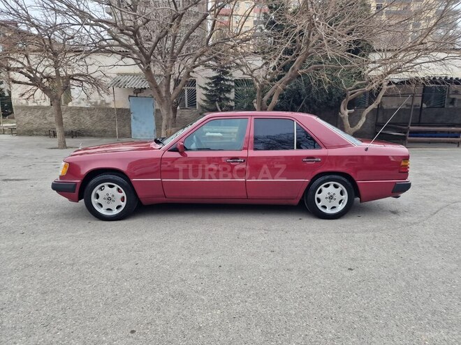 Mercedes E 250 1992, 232,632 km - 2.5 l - Bakı