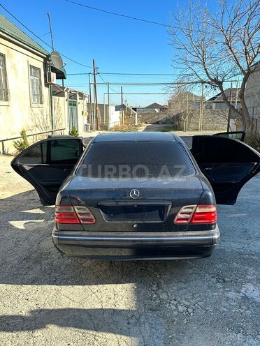 Mercedes E 220 2000, 350,000 km - 2.2 l - Bakı