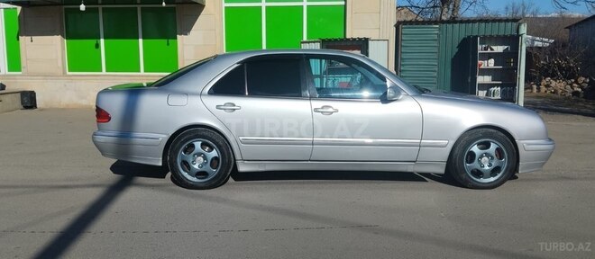 Mercedes E 220 2001, 380,000 km - 2.2 l - Bakı