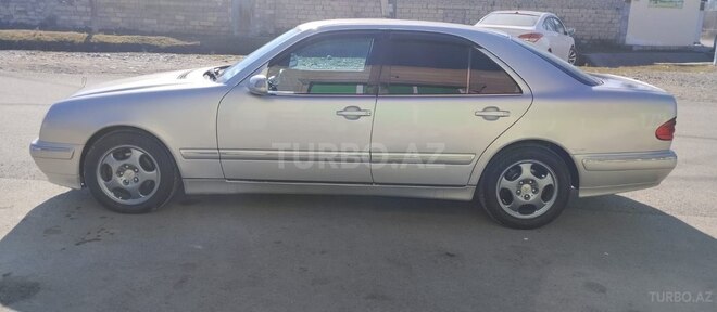 Mercedes E 220 2001, 380,000 km - 2.2 l - Bakı
